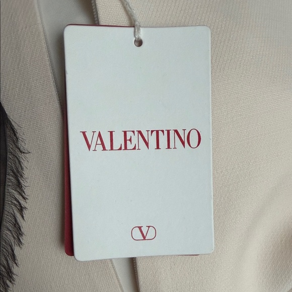 Elegant Cream and Black Womans dress - Picture 2 of 4